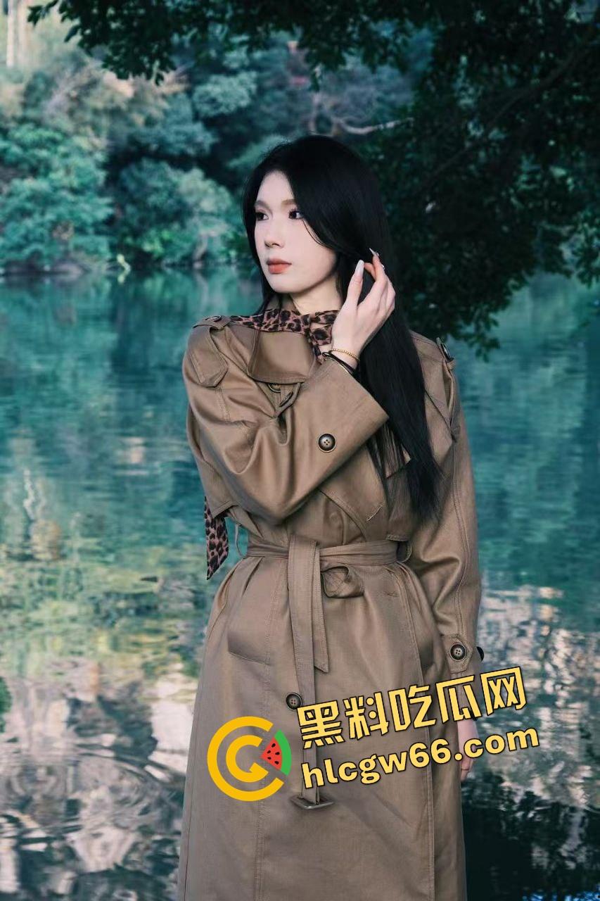 后入神器不是姿势，是肛塞！肛塞就是女友的钻石耳钉，后入角度一看骚得优雅，真他妈赏心悦目！  第2张