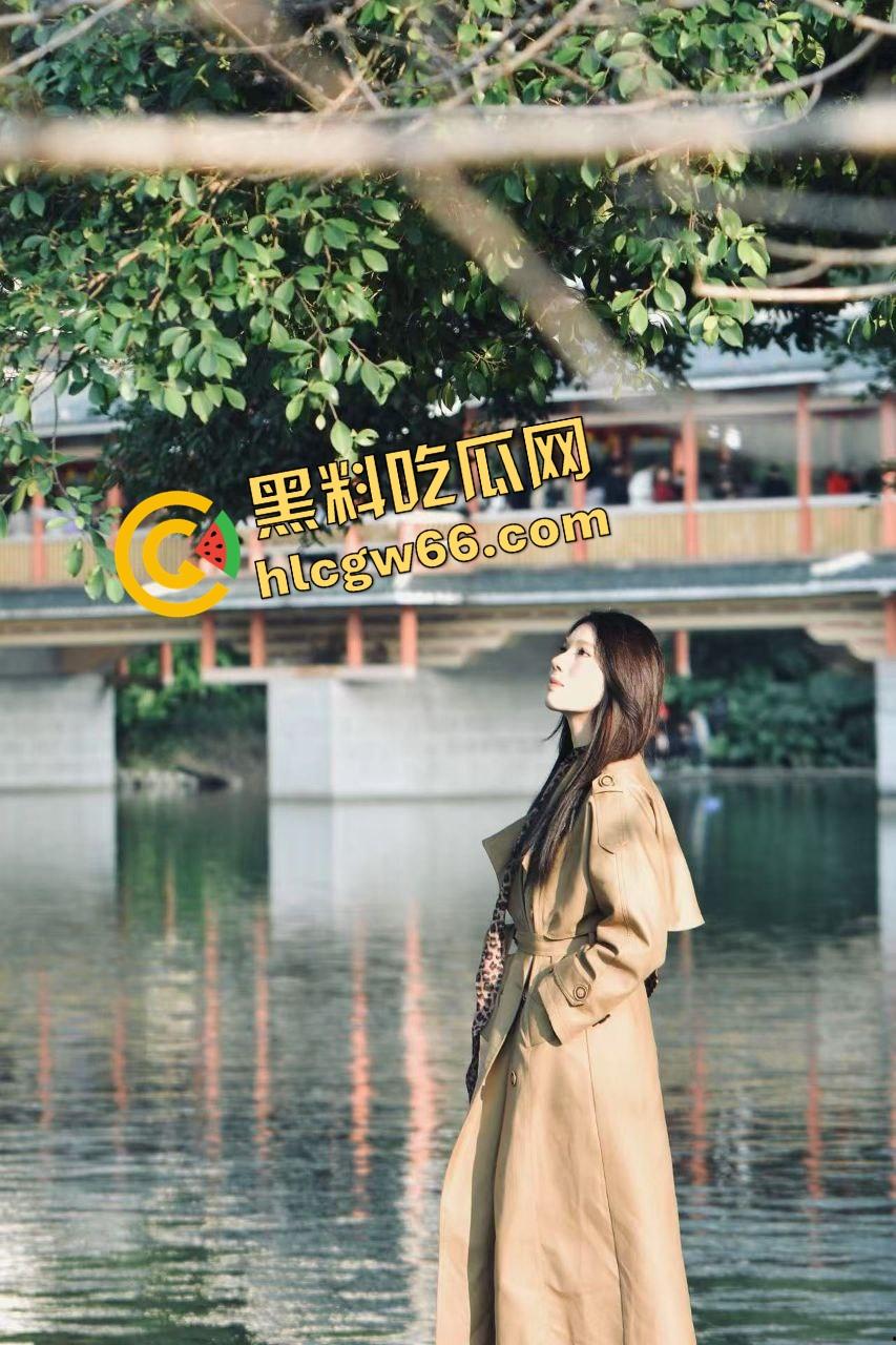 后入神器不是姿势，是肛塞！肛塞就是女友的钻石耳钉，后入角度一看骚得优雅，真他妈赏心悦目！  第5张