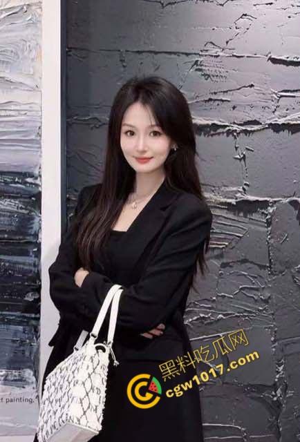 嫂子性感新衣迷人，白丝勾魂一夜癫狂，门开欲望乱飞射，极致快感让两人都难以自持  第2张