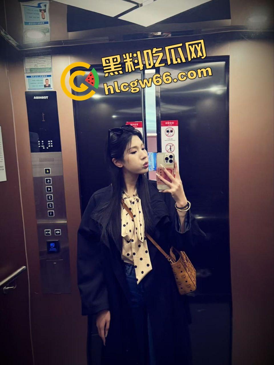 后入神器不是姿势，是肛塞！肛塞就是女友的钻石耳钉，后入角度一看骚得优雅，真他妈赏心悦目！  第10张