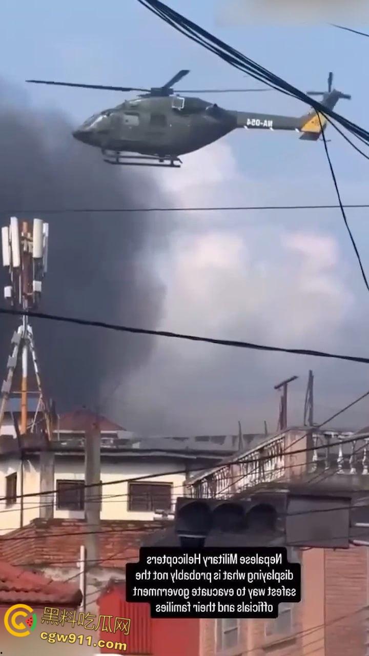 尼泊尔囚犯监狱大逃亡，大会党外交部长被抗议者殴打，街头瞬间变成危机四伏的战场，暴乱失控全国沦陷！  第5张