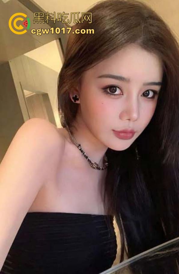 海角乱伦！趁姐夫出门颜射美女老师表姐，只顾淫叫完全把姐夫抛在脑后，无套猛操花式做爱，诱惑满满！  第1张