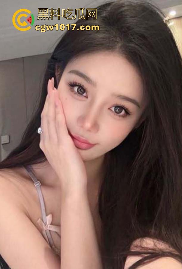 海角乱伦！趁姐夫出门颜射美女老师表姐，只顾淫叫完全把姐夫抛在脑后，无套猛操花式做爱，诱惑满满！  第3张