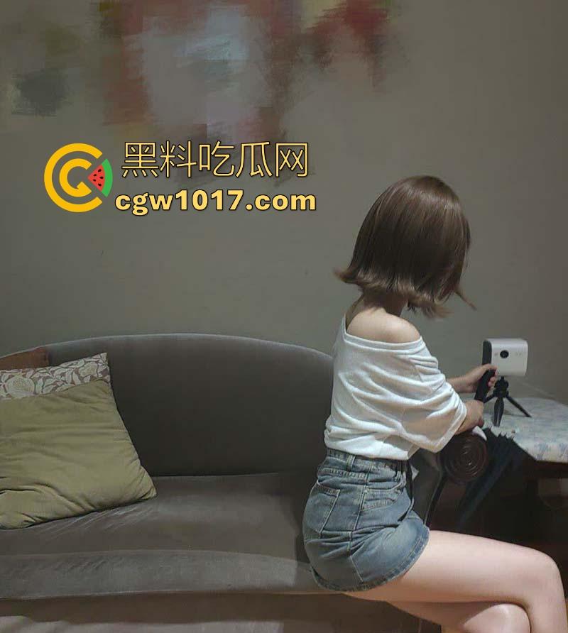 海角乱伦！趁姐夫出门颜射美女老师表姐，只顾淫叫完全把姐夫抛在脑后，无套猛操花式做爱，诱惑满满！  第4张