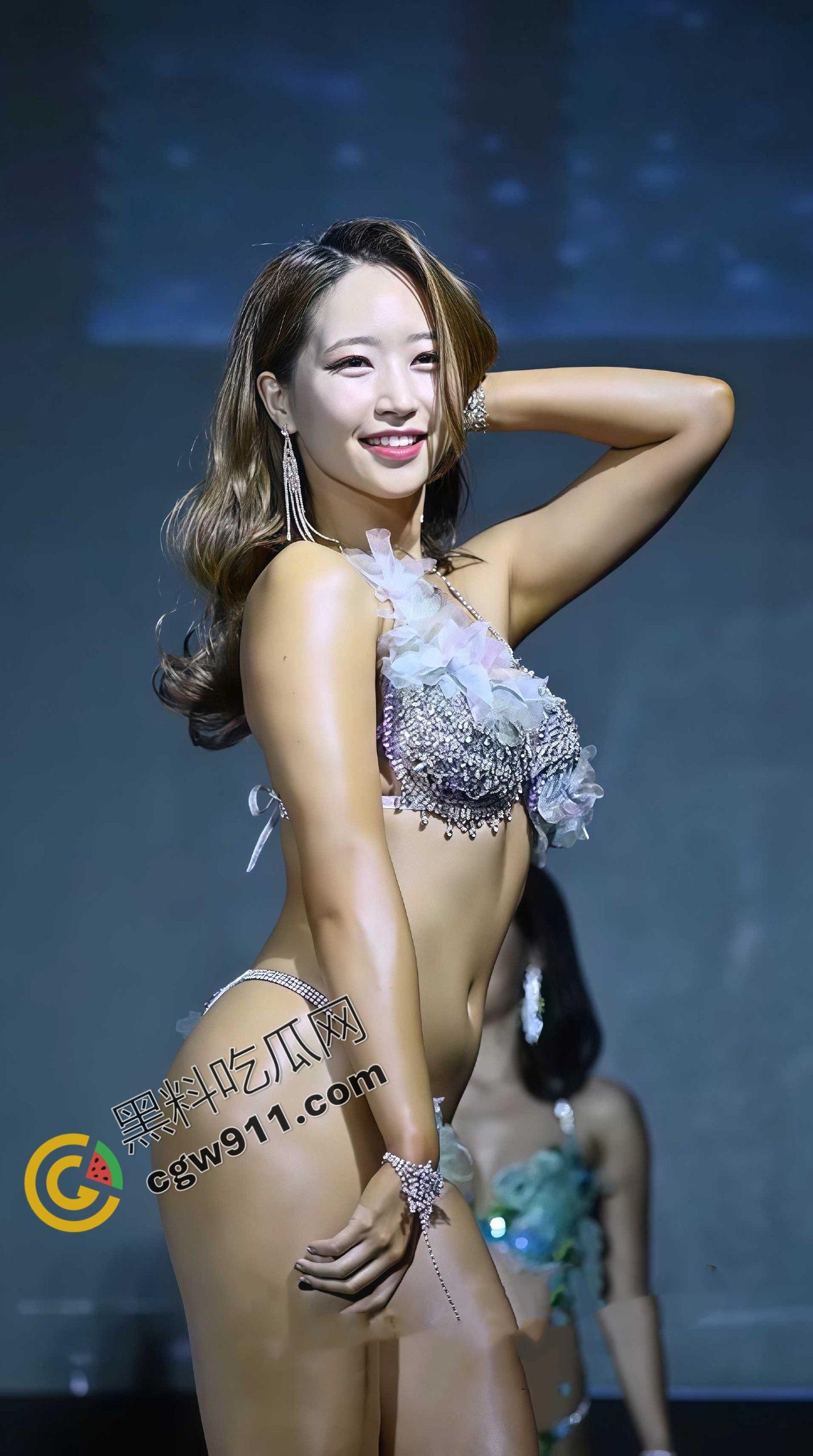 2025亚洲健美大赛紧身衣裹不住的巨乳蜜桃翘臀，汗水顺着大腿滴落，每一下都在撩爆观众欲火！  第2张