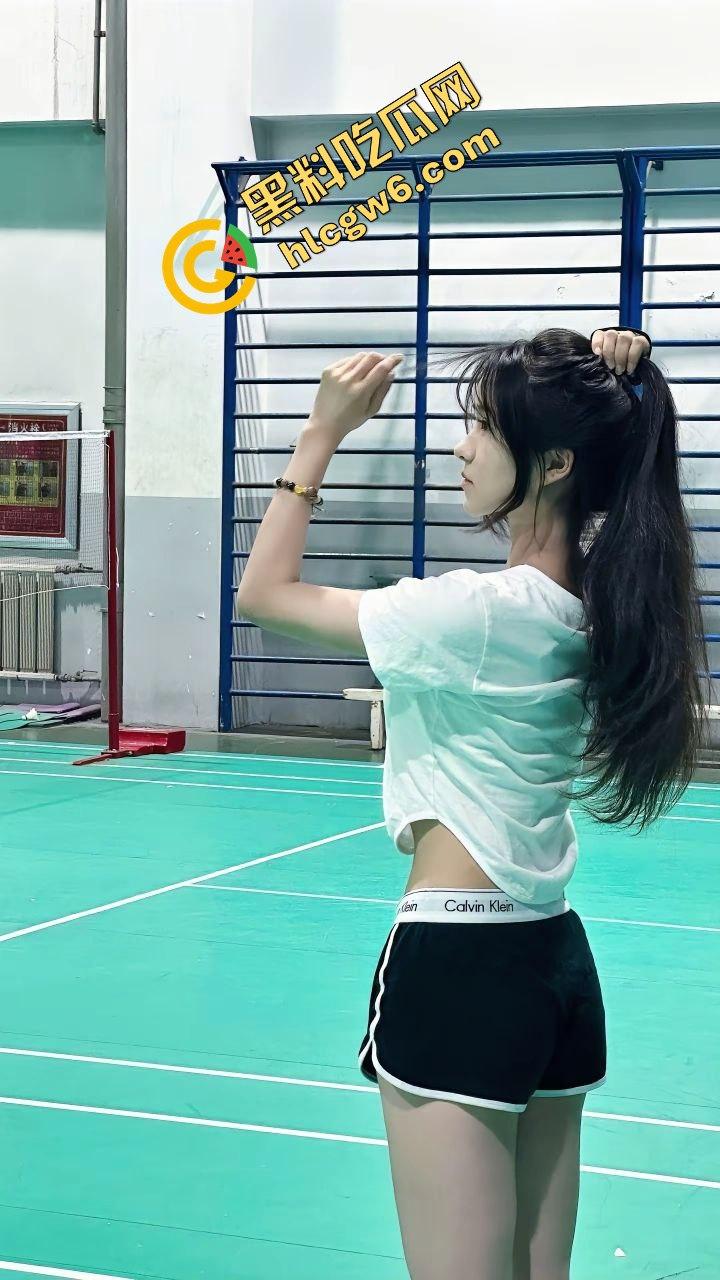 江西软件大专羽毛球马尾少女『张婷玉』蒙眼吃鸡上位摇曳 反差淫荡骚母狗！原创独家曝光！  第1张