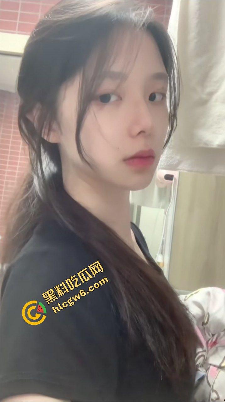 江西软件大专羽毛球马尾少女『张婷玉』蒙眼吃鸡上位摇曳 反差淫荡骚母狗！原创独家曝光！  第2张