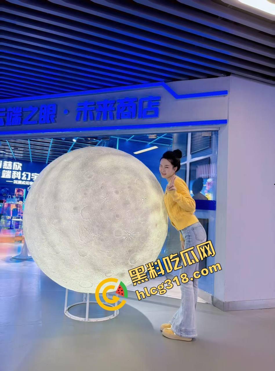 郑州街头惊现全裸妹子游街,任务完成得太彻底,帽子叔叔追着递毛巾,妹子边跑边喊我是主人的狗! 第2张 郑州街头惊现全裸妹子游街,任务完成得太彻底,帽子叔叔追着递毛巾,妹子边跑边喊我是主人的狗! 第2张