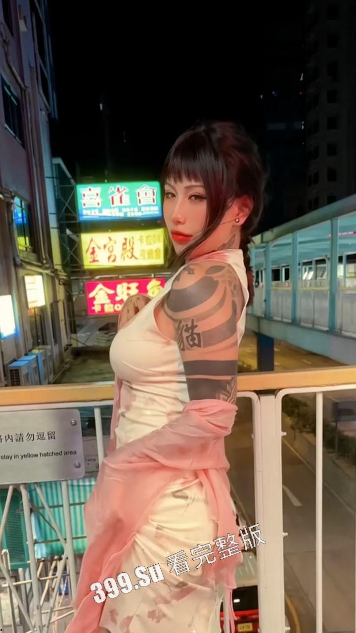 抖音 6万粉 高乔尤美 黄播博主 SM捆绑束缚胶衣穿孔爱好者  纹身好认完全不藏着掖着 第2张