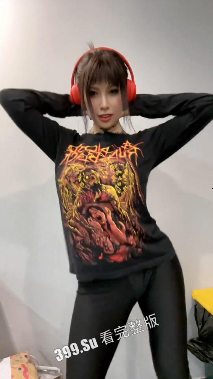 抖音 6万粉 高乔尤美 黄播博主 SM捆绑束缚胶衣穿孔爱好者  纹身好认完全不藏着掖着 第5张