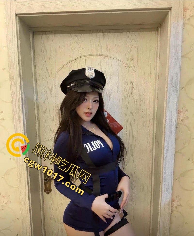 抖音颜值主播【悲伤以期】服侍榜一大哥视频遭泄密！情趣内衣跪舔金主巨屌，被按头强制深喉！视频曝光后直接销号跑路！  第3张