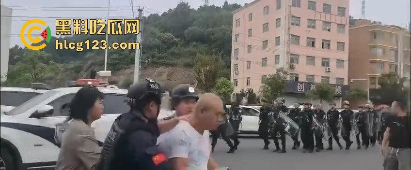 讨薪没错,但拦路等于找事!拦了路?特别人员分分钟把你请去喝茶! 第4张 讨薪没错,但拦路等于找事!拦了路?特别人员分分钟把你请去喝茶! 第4张