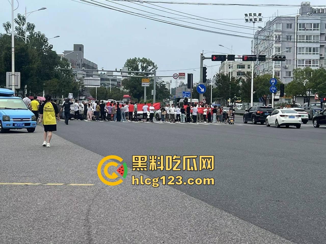 讨薪没错,但拦路等于找事!拦了路?特别人员分分钟把你请去喝茶! 第8张 讨薪没错,但拦路等于找事!拦了路?特别人员分分钟把你请去喝茶! 第8张