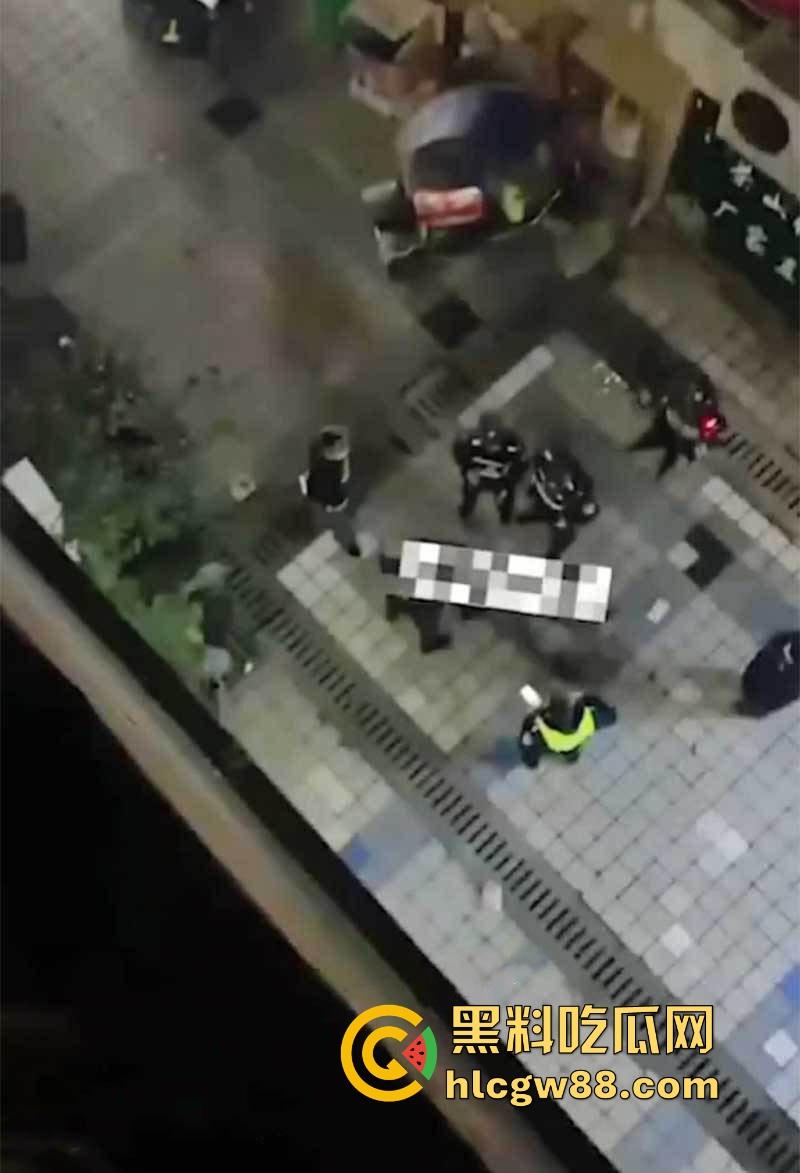 重庆厕偷拍男玩脱了，被情侣堵个正着，心虚跳楼逃跑，结果直接摔逼逼了，多处骨折进医院！  第5张