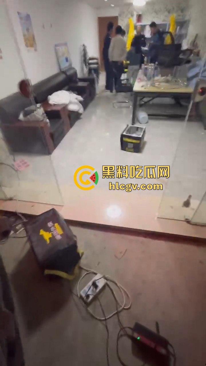 外卖小哥送错单,小仙女顾客怒喷对方,结果两人火花四溅直接开骂 第7张 外卖小哥送错单,小仙女顾客怒喷对方,结果两人火花四溅直接开骂 第7张