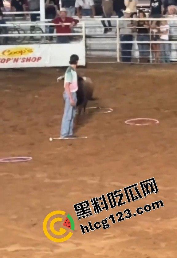 勇敢者的游戏：留在圈里拿10万美元？被牛撞一下骨折赚70万，这笔买卖真划算！  第2张