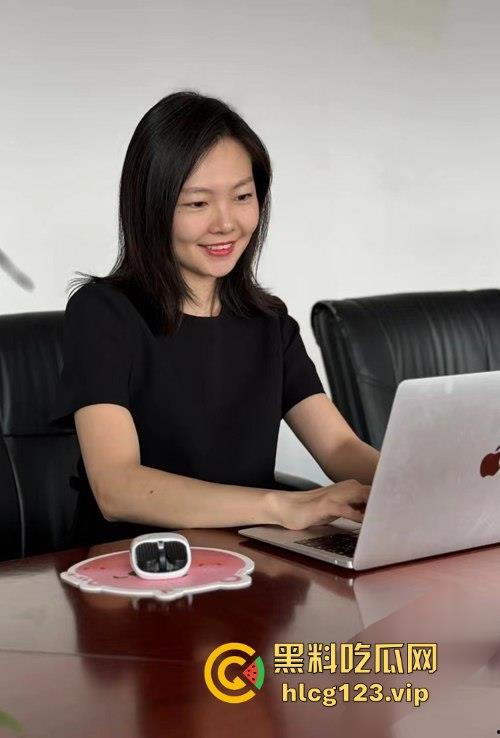 华夏航空传媒女强人『王文丽』趁老公不在家，和男同事偷情，后入爆操黑丝长腿，情趣内衣撩到爆炸！  第1张