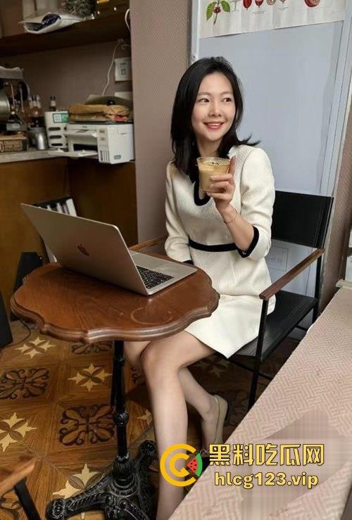 华夏航空传媒女强人『王文丽』趁老公不在家，和男同事偷情，后入爆操黑丝长腿，情趣内衣撩到爆炸！  第2张