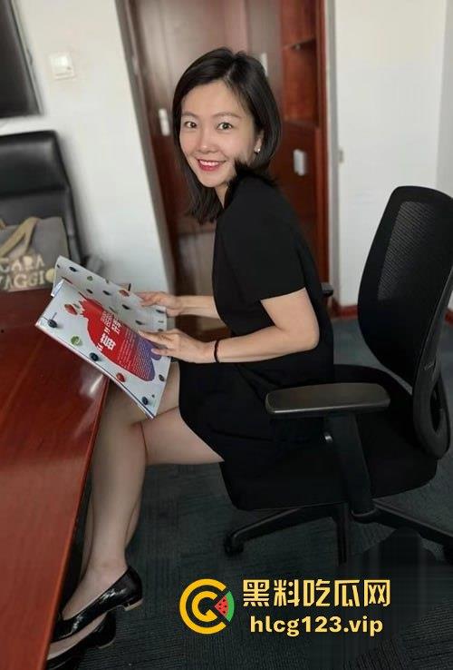 华夏航空传媒女强人『王文丽』趁老公不在家，和男同事偷情，后入爆操黑丝长腿，情趣内衣撩到爆炸！  第4张