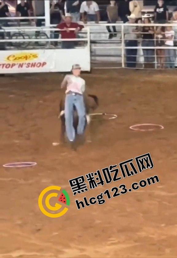 勇敢者的游戏：留在圈里拿10万美元？被牛撞一下骨折赚70万，这笔买卖真划算！  第10张