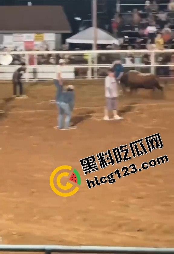 勇敢者的游戏：留在圈里拿10万美元？被牛撞一下骨折赚70万，这笔买卖真划算！  第11张
