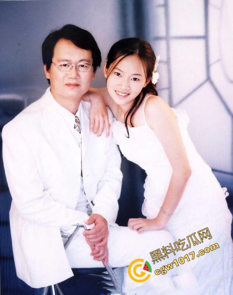 湖南已婚人妻【黄怡嘉】反差母狗性生活曝光：怀孕被老公狂野输出，口技高超欲罢不能！  第1张