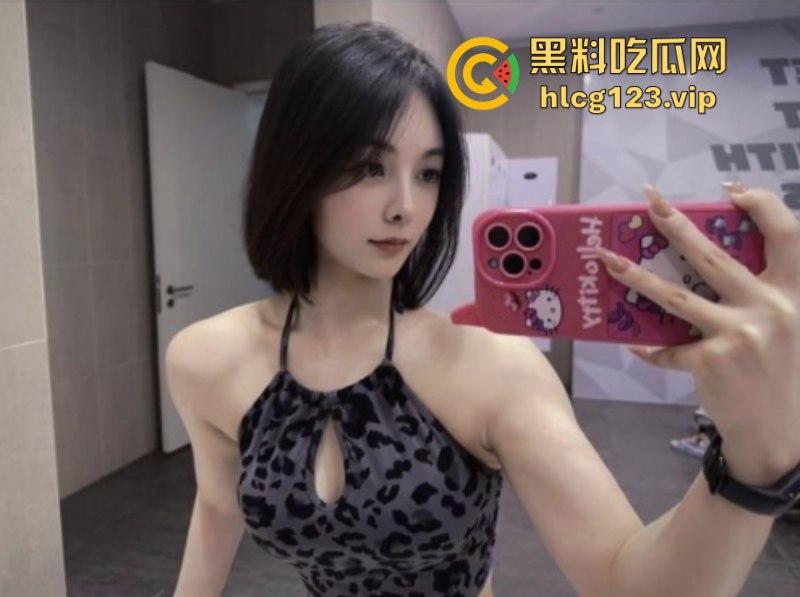 杭州健身反差女【高翊晨】学员私拍福利流出 外表可盐可甜 床上又贱又骚  第3张