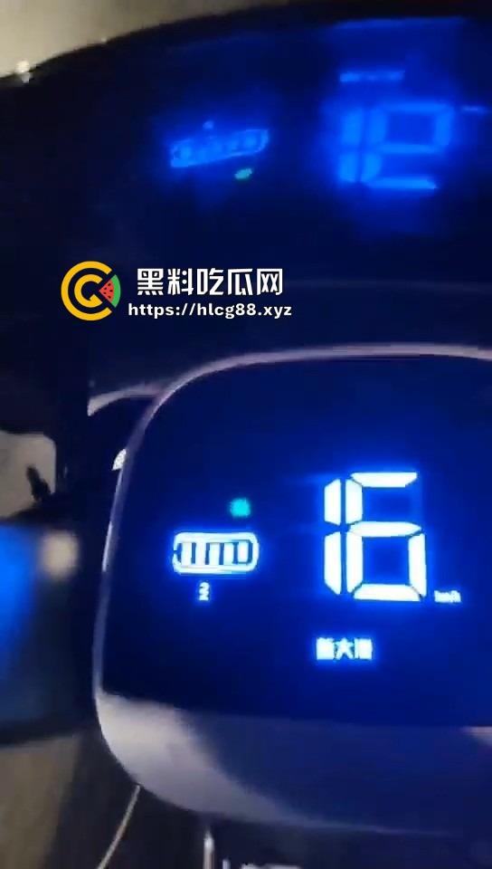 16迈雅迪追不上醉酒的燕子，运动内衣骑单车奶子乱甩，电车狼精神硬得值个赞！  第4张