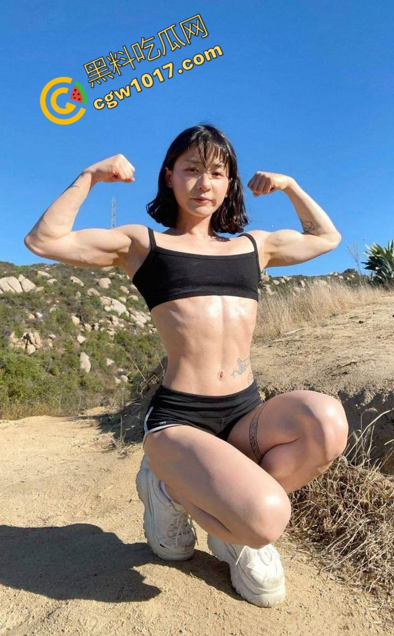 健身达人【PeachyCatsnack】会员私拍福利流出：户外狂野露出，脸穴同框道具自慰，撩爆兽欲！  第1张