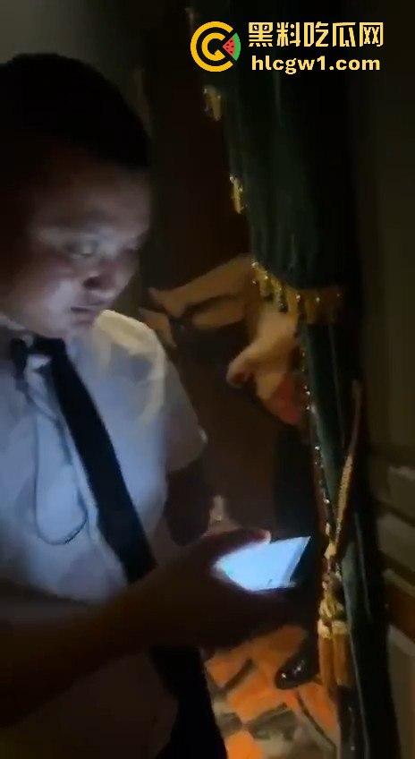 青岛MKD NIGHT醉妹喝醉成大漏勺吐晕厕所，大熊壮汉半裸上身直接扛走，敢问这算不算犯法？  第7张