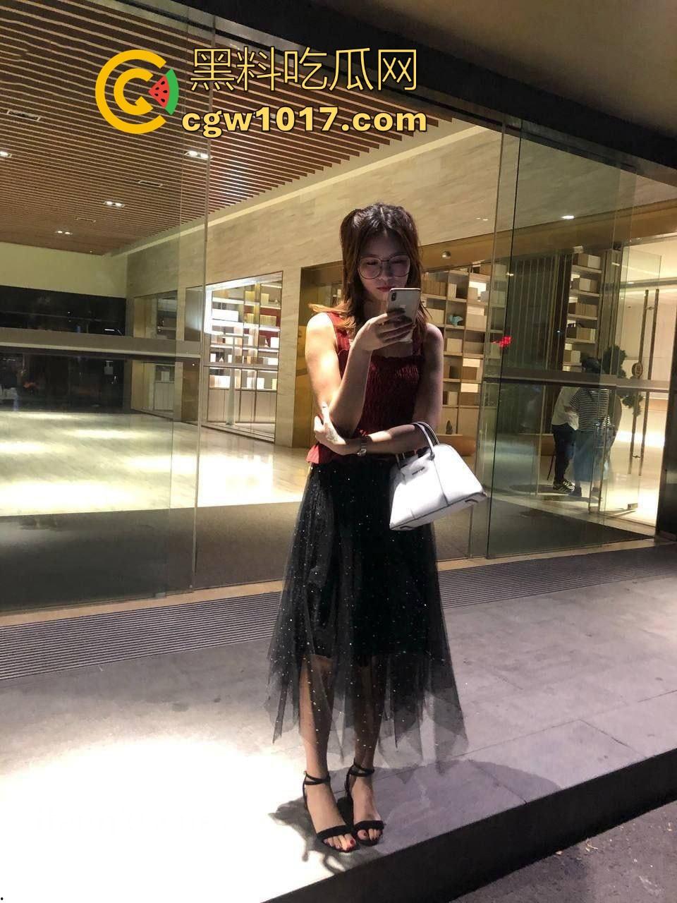 你的的御姐不过是金主的母狗，骚穴夹着鸡巴不断被操，各种淫荡姿势反差，只有你想到没有母狗做不到的！  第1张