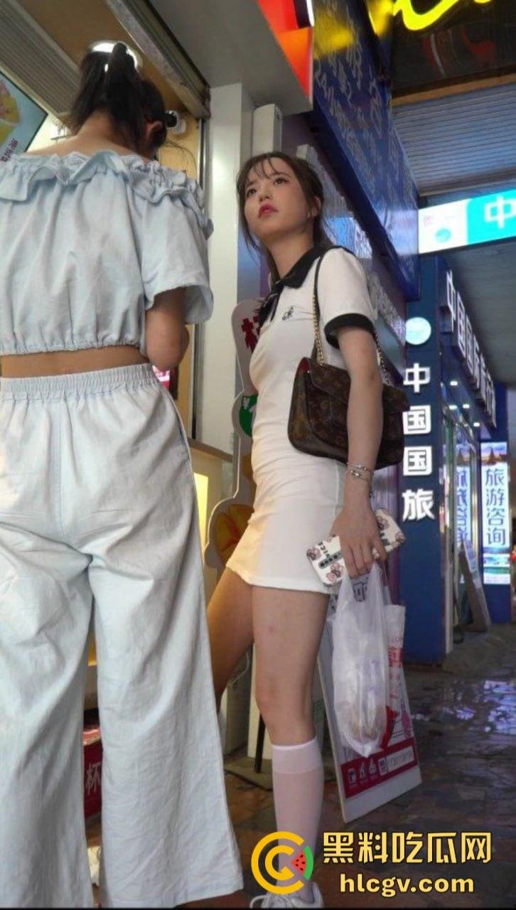 高质量抄底合集 视奸各种妹子裙下风光 美鲍逼缝尽显骚货之姿  第1张