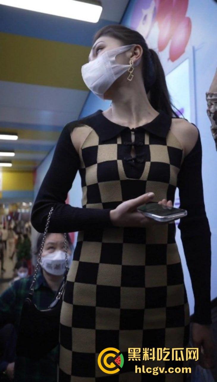 高质量抄底合集 视奸各种妹子裙下风光 美鲍逼缝尽显骚货之姿  第3张