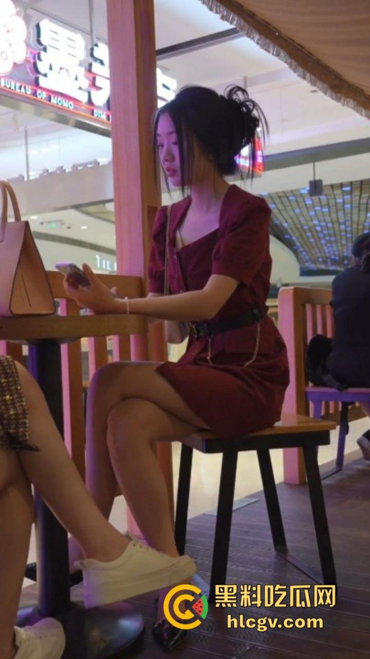 高质量抄底合集 视奸各种妹子裙下风光 美鲍逼缝尽显骚货之姿  第7张