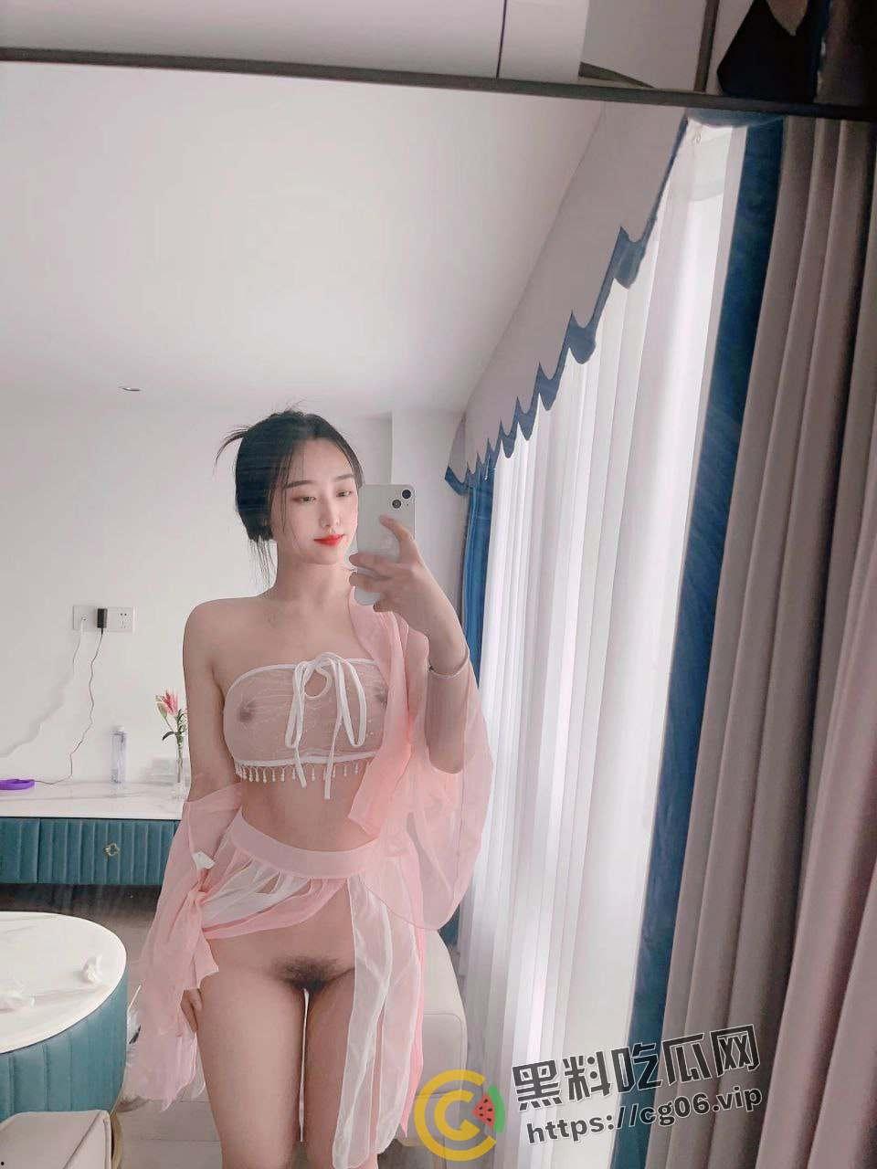 杭州幼师反差婊 白天教小孩 晚上口大人 老少皆宜 极品口活吞吐 媚眼如丝  第2张