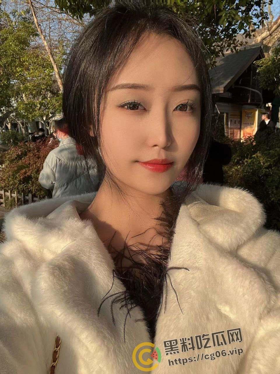 杭州幼师反差婊 白天教小孩 晚上口大人 老少皆宜 极品口活吞吐 媚眼如丝  第4张