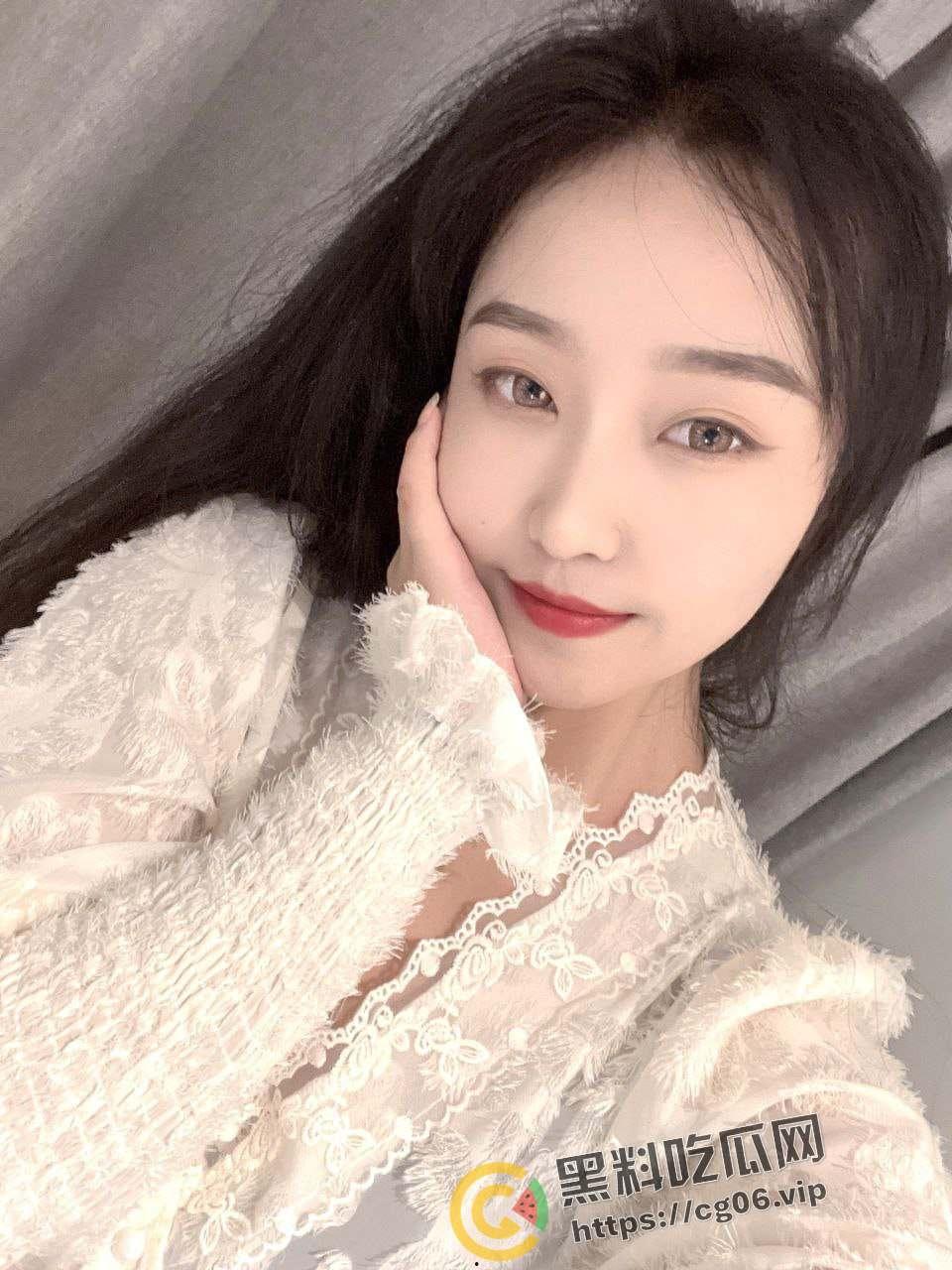 杭州幼师反差婊 白天教小孩 晚上口大人 老少皆宜 极品口活吞吐 媚眼如丝  第5张