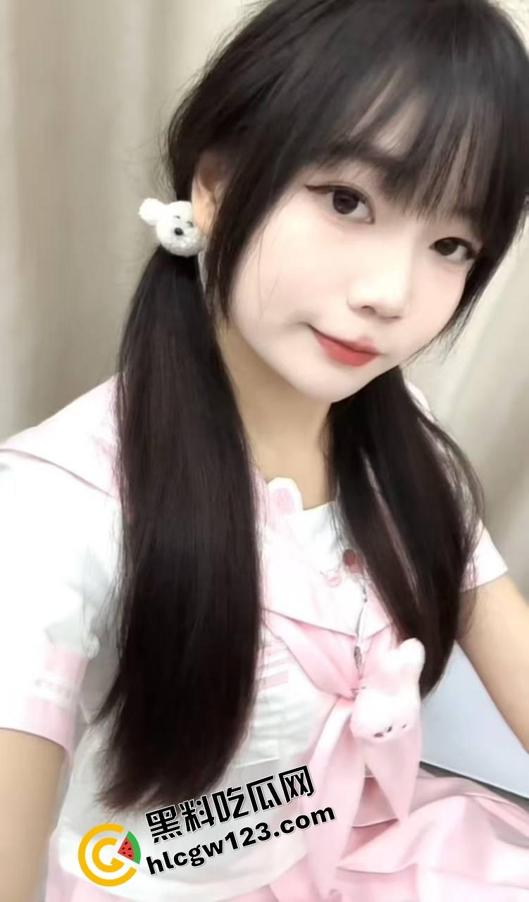 哥哥不在家，弟弟偷拉嫂子楼道猛操，抱着嫂子骚逼无套狂干射满嘴，事后聊骚曝哥哥也爱口爆！  第3张