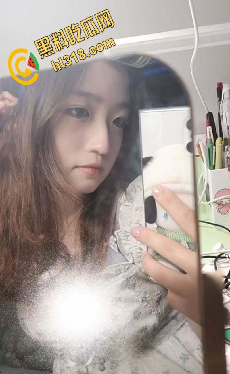 广西柳州反差眼镜妹，在校期间到处勾搭帅哥，多次跟学长出去开房3P，完美露脸母狗属性十分淫荡！  第2张