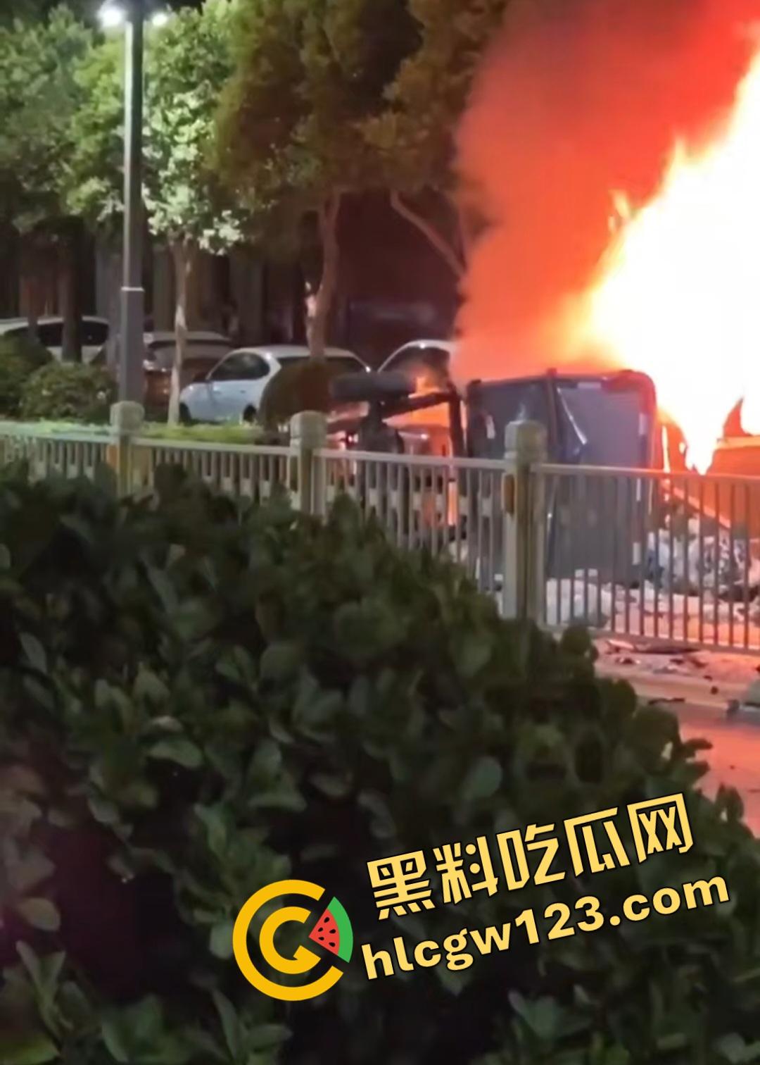 山西运城大哥刚嫖完娼就车祸？大哥刚灌完洗浴妹子出门，立马醉驾奥迪A6猛撞垃圾车！  第6张