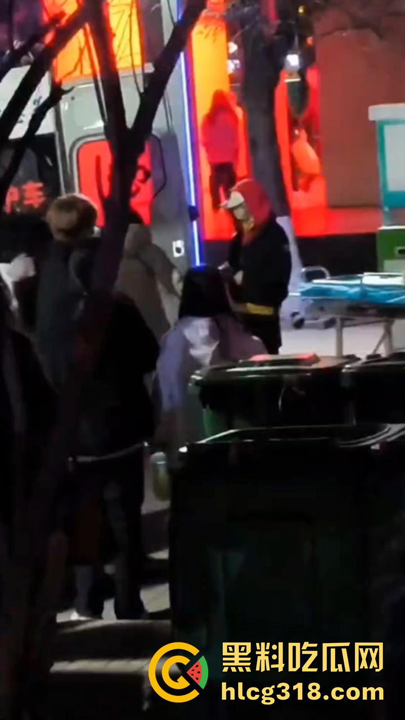 高校骚逼疯狂交配，意外怀孕找不到爹，竟在偷偷在厕所产子，大一新生玩的这么开放么？  第7张