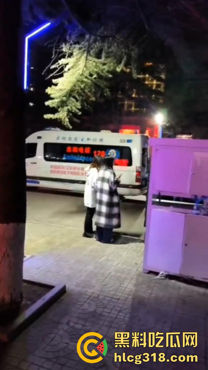 高校骚逼疯狂交配，意外怀孕找不到爹，竟在偷偷在厕所产子，大一新生玩的这么开放么？  第8张