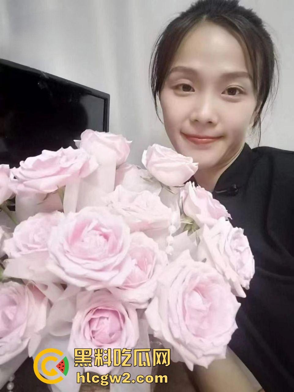 福建【郑雨桐】人妻反差震惊众人 表面端庄贤惠 私下性瘾超大 天天背着老公出去当出轨母狗！  第8张