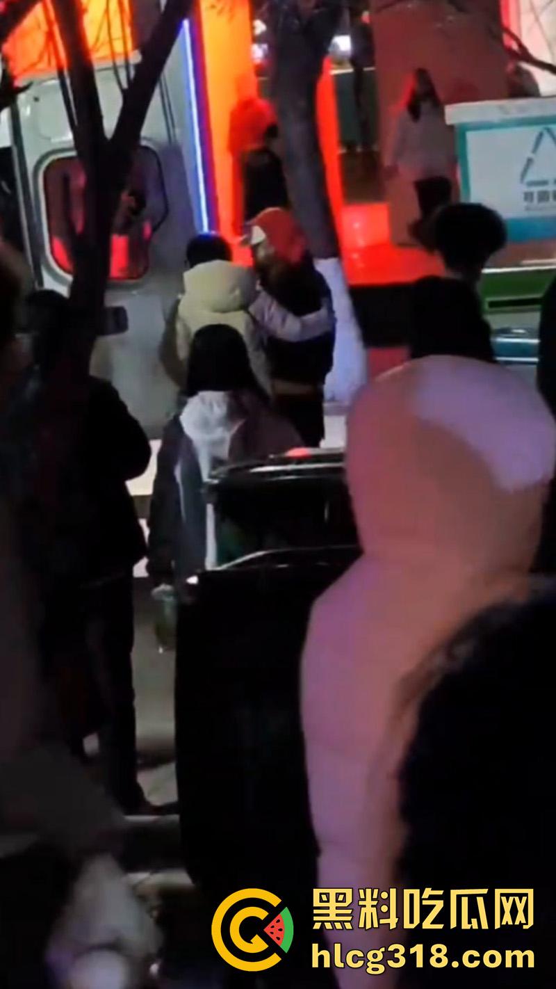 高校骚逼疯狂交配，意外怀孕找不到爹，竟在偷偷在厕所产子，大一新生玩的这么开放么？  第9张