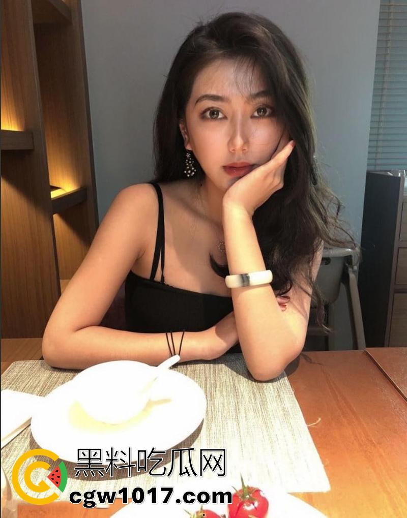 辽宁艺术学院极品班花【张思钰】，被土豪包养成金丝雀，无情输出阴道都撑破了，穿诱人黑丝，被大叔疯狂抽插！  第1张