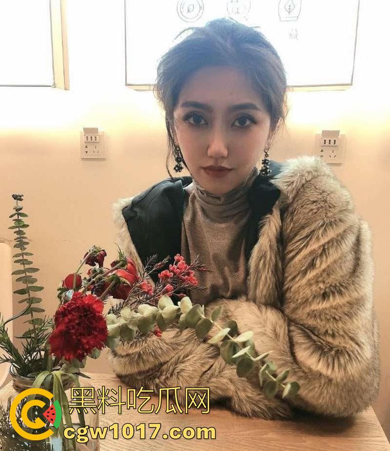 辽宁艺术学院极品班花【张思钰】，被土豪包养成金丝雀，无情输出阴道都撑破了，穿诱人黑丝，被大叔疯狂抽插！  第5张