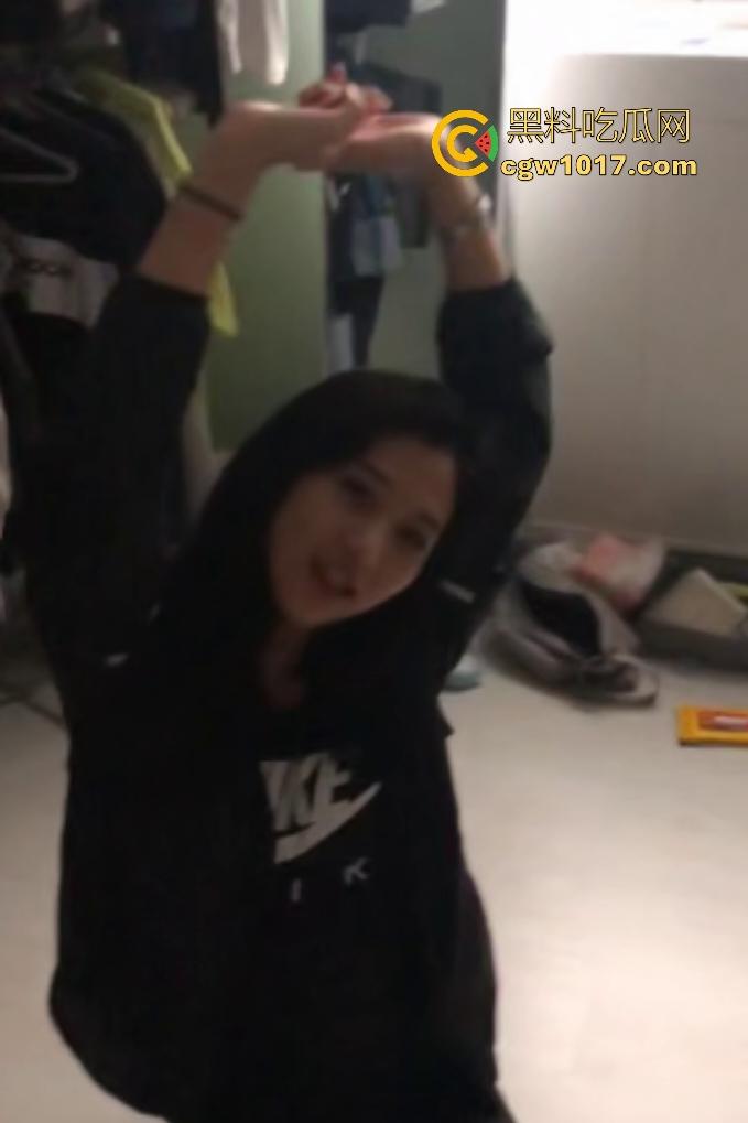 出租屋调教反差女友,淫荡骚货任人摆布口交顶到喉管,手举高高不许放下,录像还害羞,这么骚了记录生活怎么了? 第2张 出租屋调教反差女友,淫荡骚货任人摆布口交顶到喉管,手举高高不许放下,录像还害羞,这么骚了记录生活怎么了? 第2张