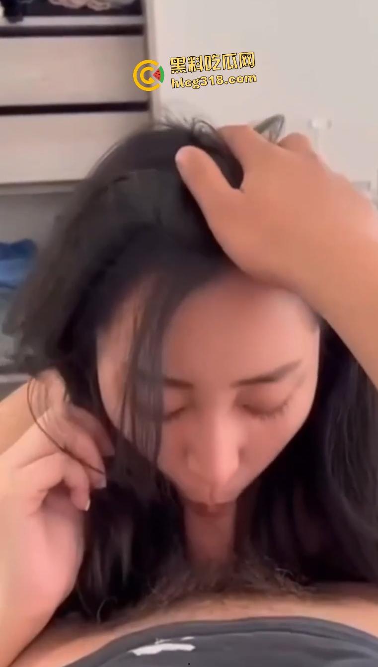 大屁股妹子约帅哥家中大长舌口交，帅哥对镜子后入巨臀，屁股和海浪一样涌起！  第1张