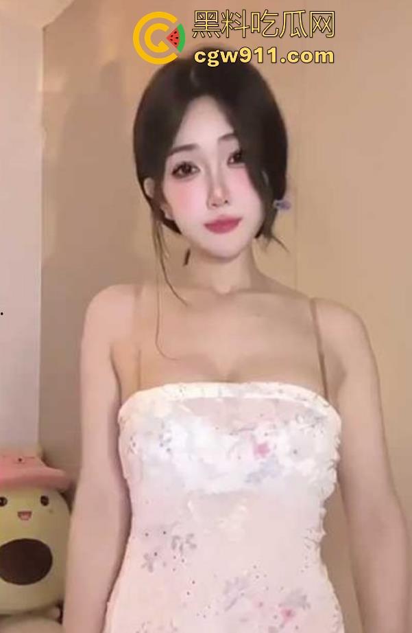 哄骗粉嫩妹妹微醺，不料酒后被强上，视频威胁后得逞，掐脖狠干淫水四溢，没想到妹妹身材这么有料！  第2张