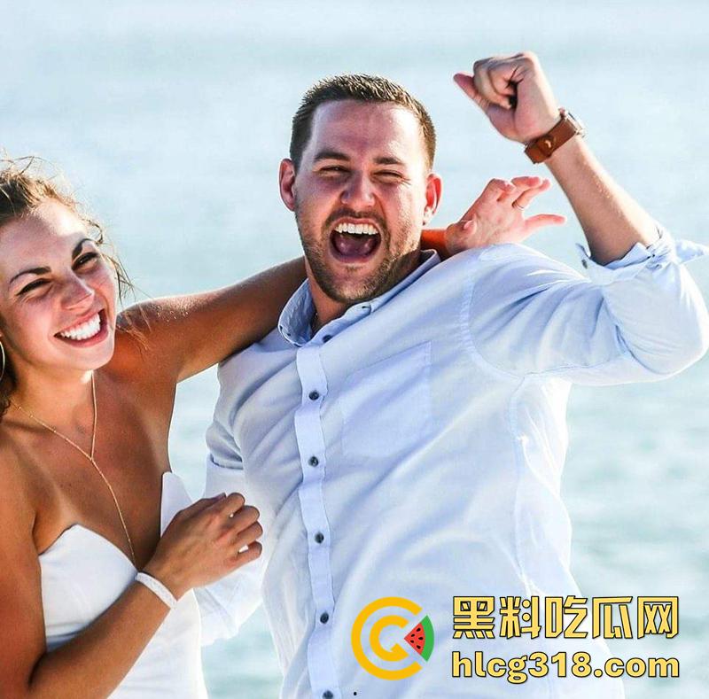 美国媚黑淫妻母狗，被绿帽老公带着和黑人群p，三根黑屌轮流抽插，前后夹击操的淫妇惨叫不断！  第6张